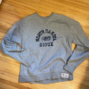 UND gray sweatshirt - large